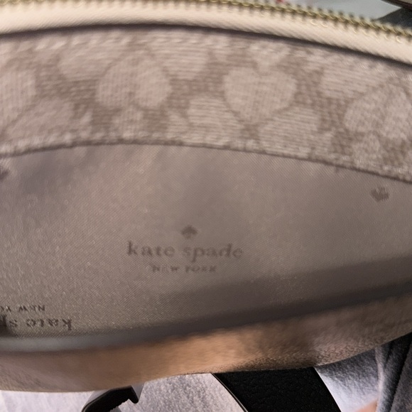 NWT Kate Spade Medium Beige Wristlet - Picture 6 of 6